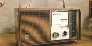 Das Bild zeigt ein Radio. 