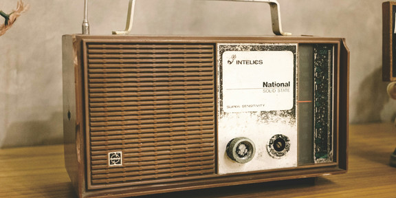 Das Bild zeigt ein Radio.