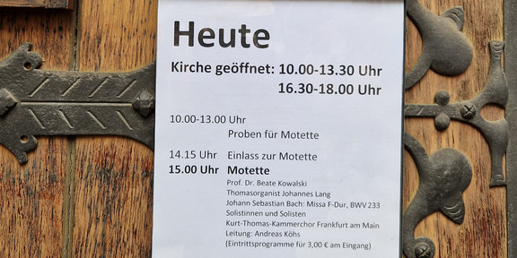 Plakat an der Thomaskirche Leipzig (11./12.10.2025) Tür Thomaskirche