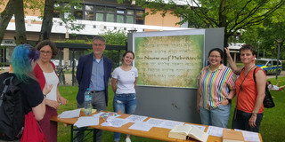 Das Bild zeigt den Stand des Lehrstuhlteams um Prof. Ballhorn beim Sommerfest.