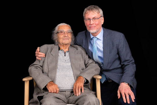 Das Bild zeigt Horst Selbiger mit Prof. Ballhorn.