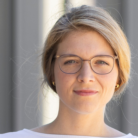 Das Bild zeigt Isabelle Hoyer.