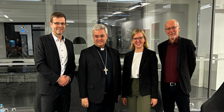 Das Bild zeigt die Teilnehmer:innen der Podiumsdiskussion.