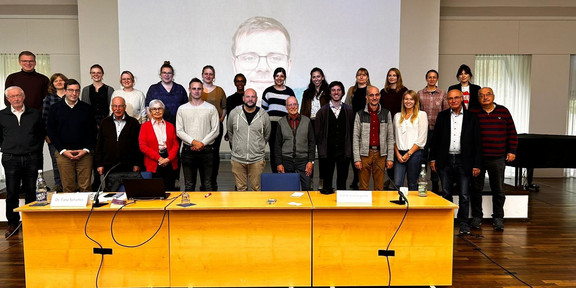 Gruppenfoto Blockseminar Gibt es Gott wirklich? Das Bild zeigt ein Gruppenfoto aller Teilnehmerinnen des Blockseminars.